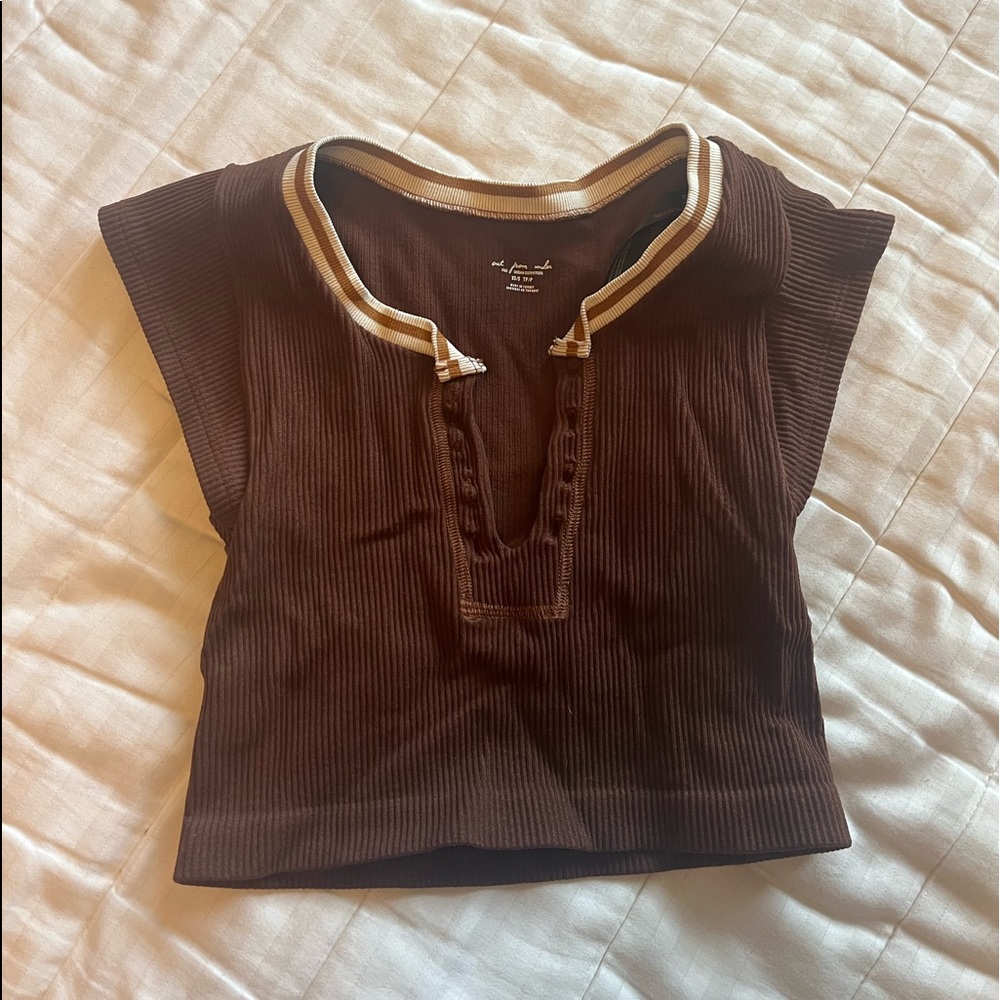 brown baby tee